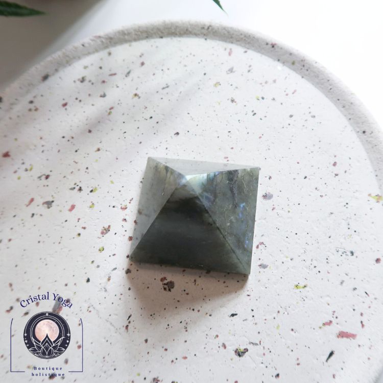 Pyramide de labradorite