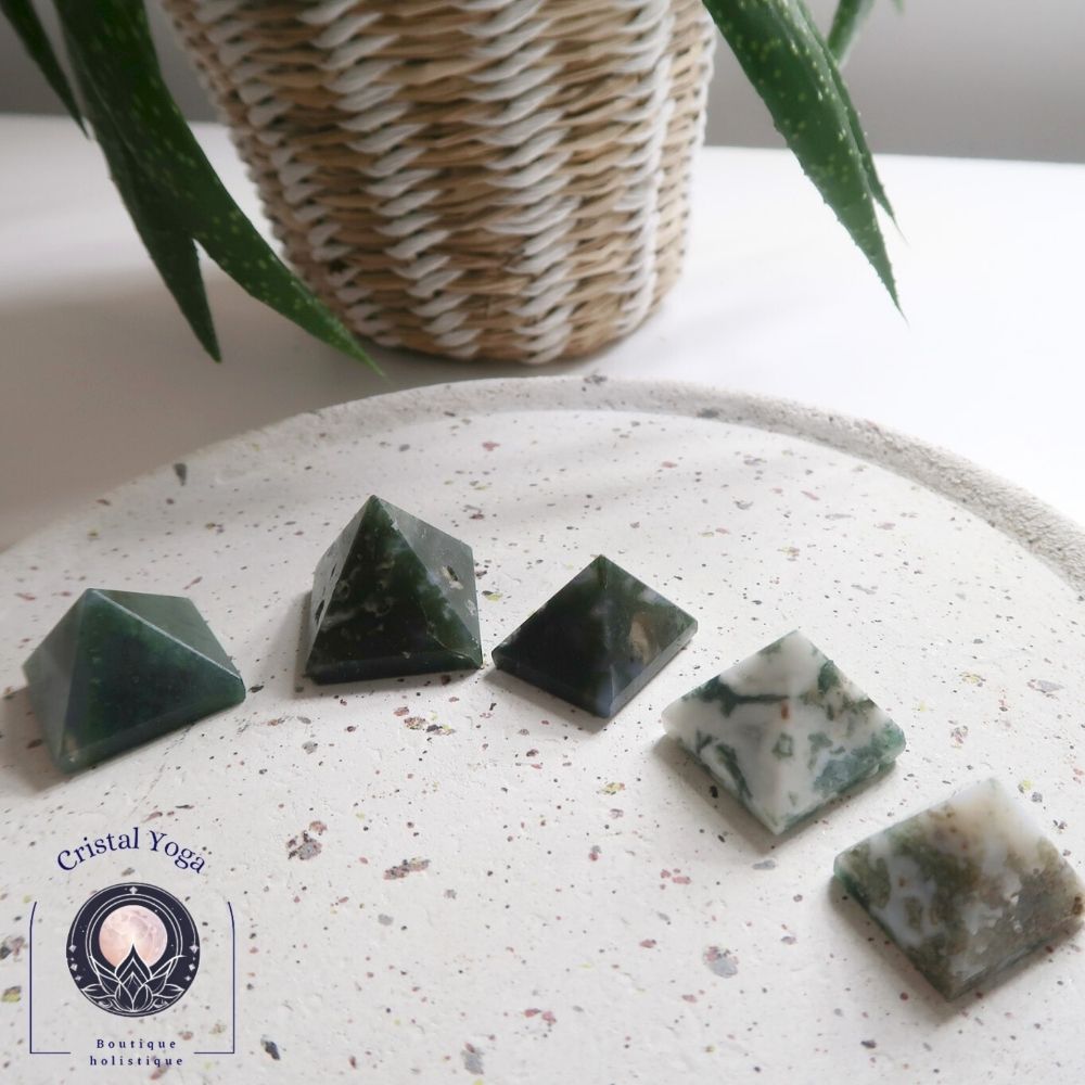 petite pyramide en agate mousse