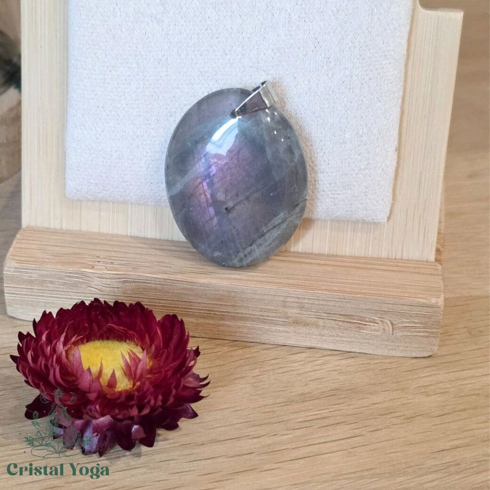 Pendentif ovale en labradorite violette