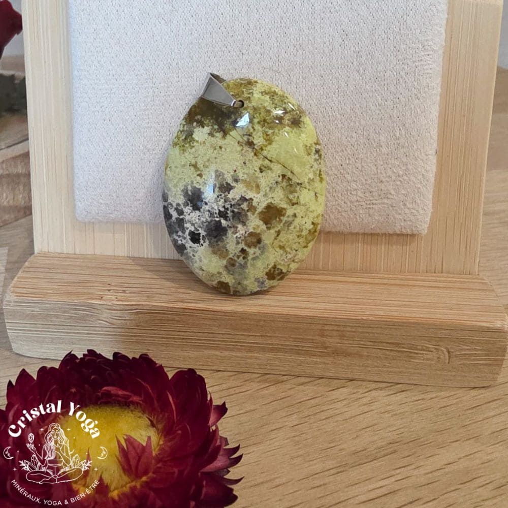 Pendentif ovale en opale verte